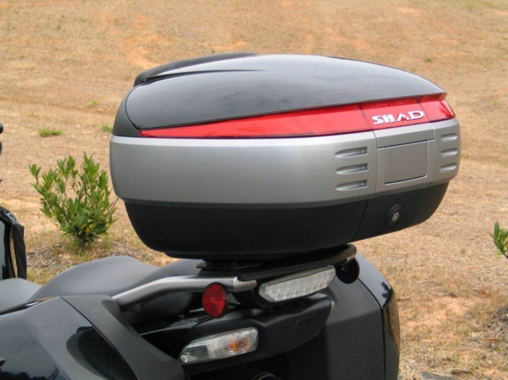 Slika Kofer za motor SHAD SH50 s integriranim naslonom 50 L+ crna crvena