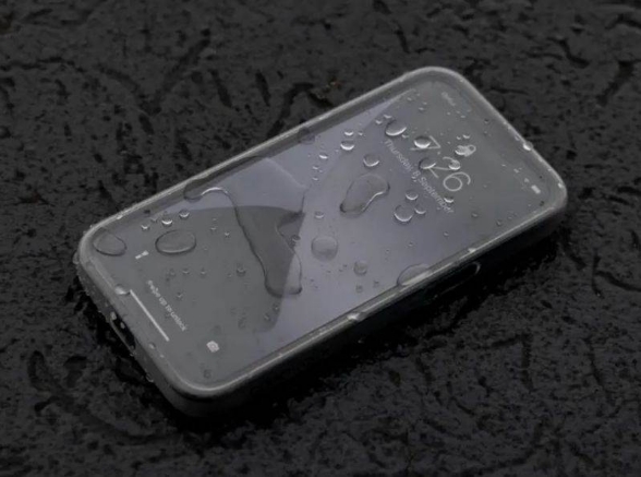 Slika Vodootporna zaštita mobitela Quad Lock Poncho za iPhone